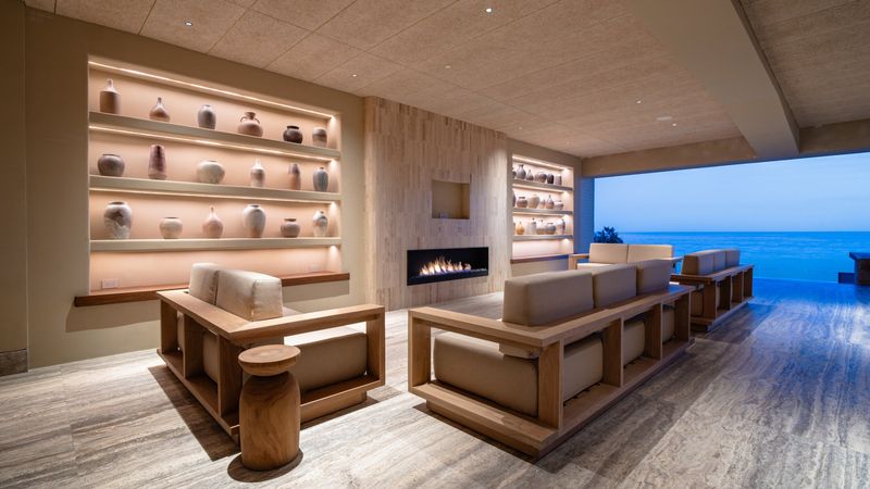 The lounge with fire pit